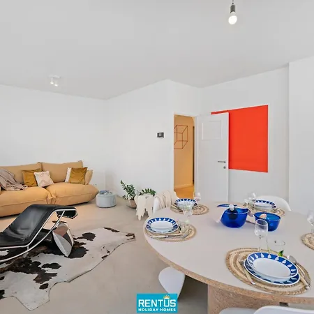 Kariss I - Hip And Trendy In *