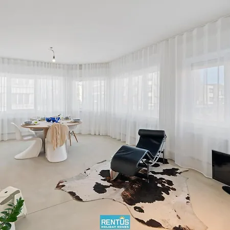 Kariss I - Hip And Trendy In *