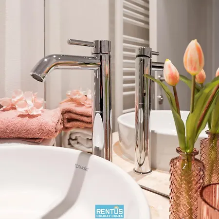 Kariss I - Hip And Trendy In *