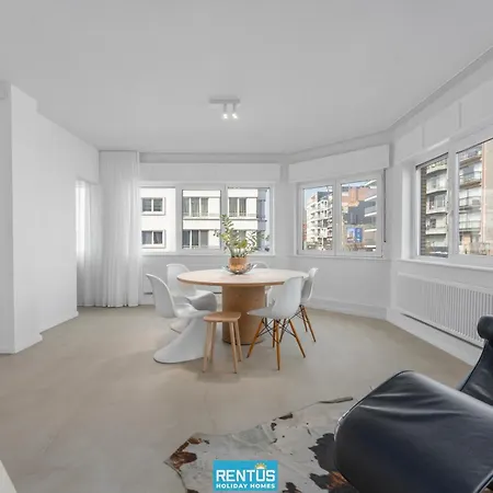 Kariss I - Hip And Trendy In